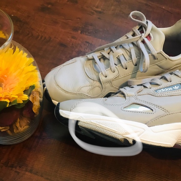 ✨ADIDAS Original Falcon Sneaker - Picture 5 of 7